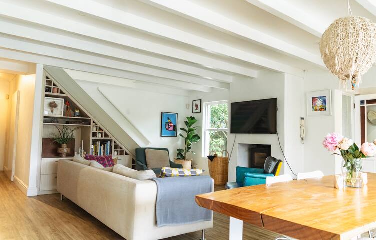 Tranquil mountain getaway gallery image 3