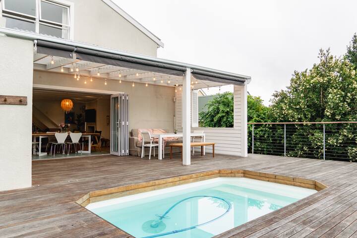 Tranquil mountain getaway gallery image 2