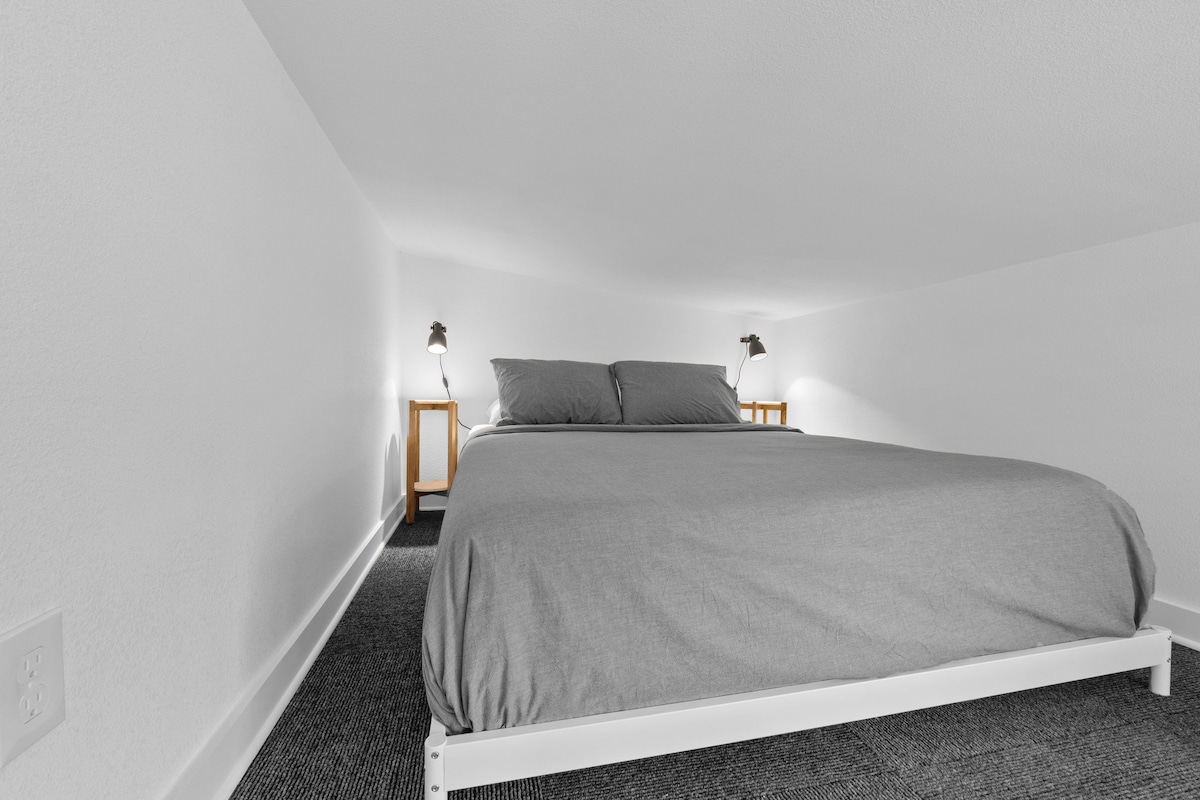 Minimalist Design Tiny Gem w/ Deck in A+ Location!