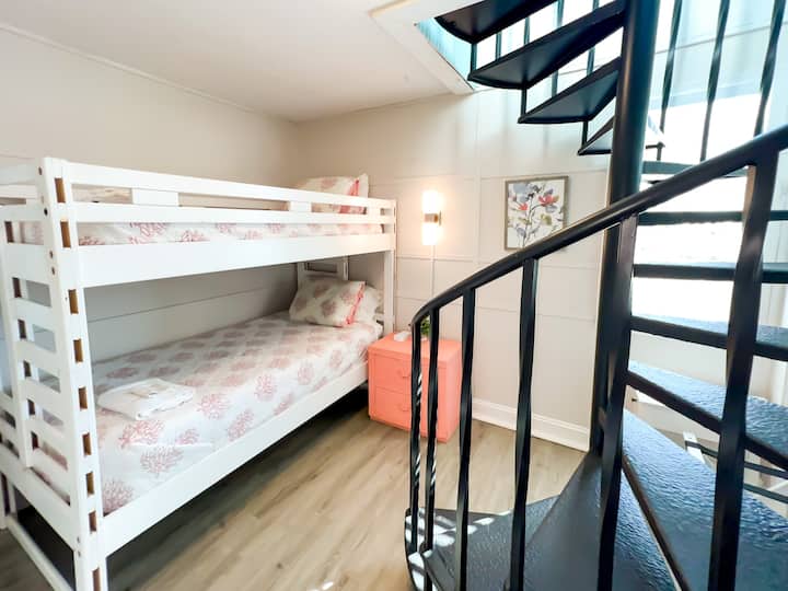 Bedroom 4 Downstairs: Twin bunk beds make this downstairs bedroom another perfect space to cozy up.