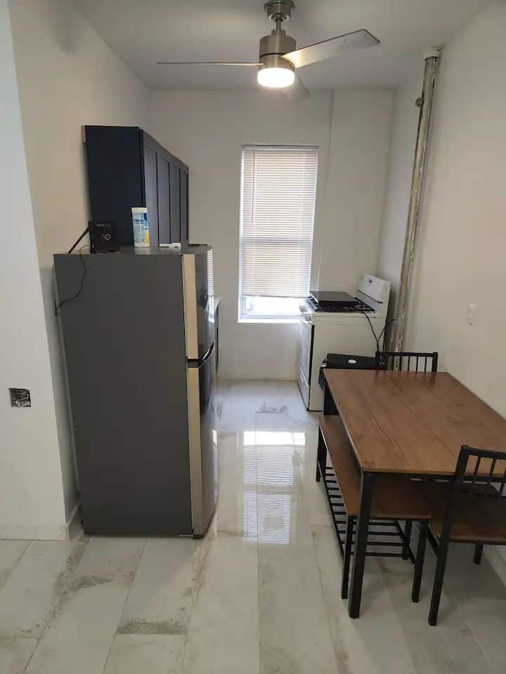 Crown Heights Bk Apt 2bdrm 4fl Train - Brooklyn, NY