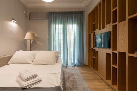 Top performing Airbnb: Elegant & Premium Pagrati in ΠΙΝΑΚΟΘΗΚΗ