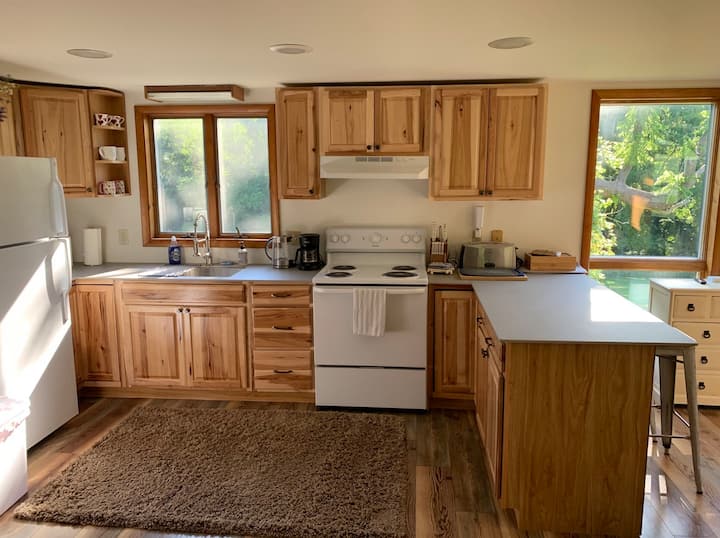 Finger Lakes Chalets- The Little House- - Canandaigua, NY