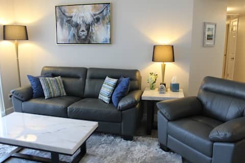 The Desert Rose. Beautiful condo w/balcony.