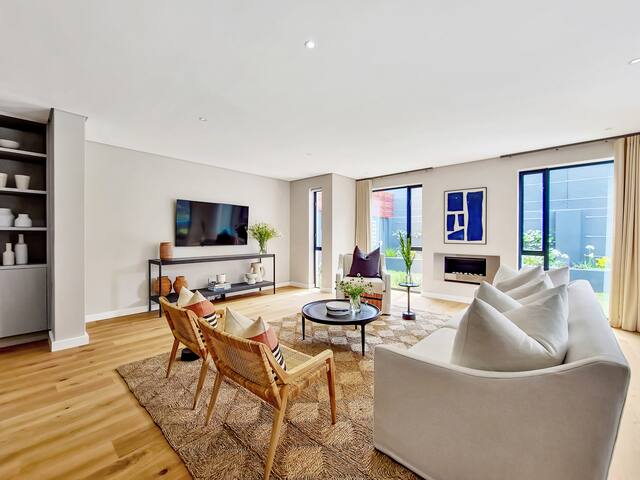 Luxurious Family home in Newlands with Pool gallery image 2