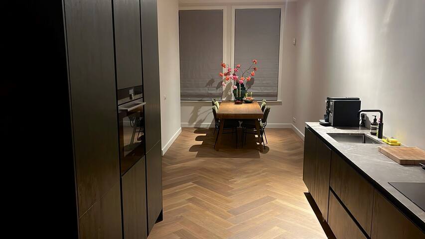 Large house next to Vondelpark gallery image 2