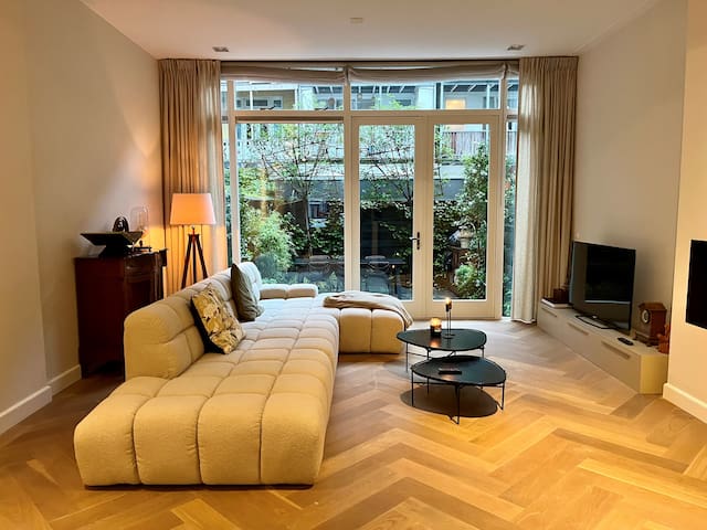 Large house next to Vondelpark