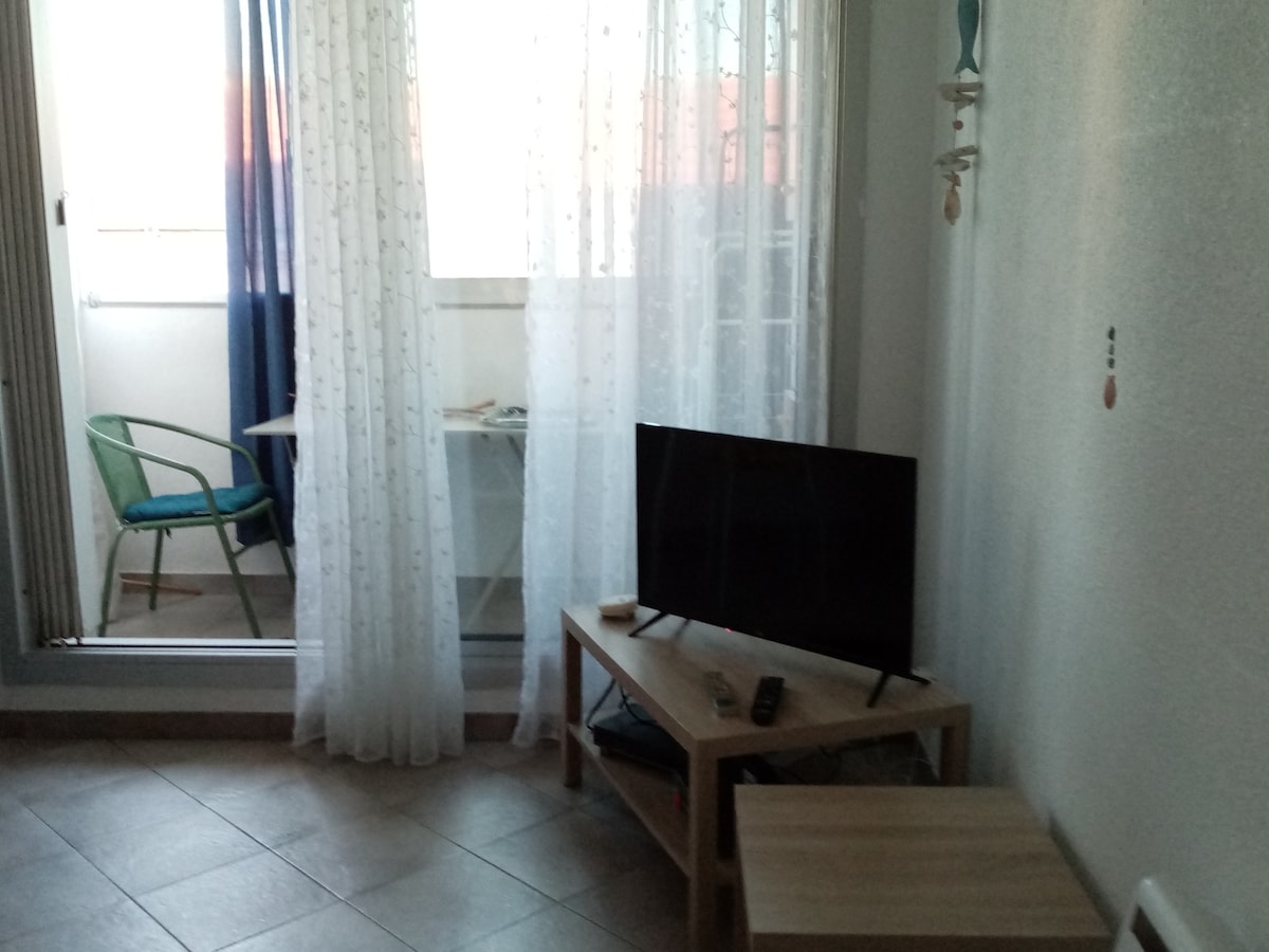 Top Airbnb: Pleasant and bright studio. a Valras Plage
