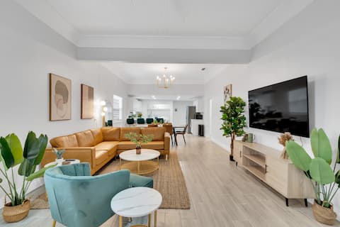 Top Airbnb: Historic Cigar City Historic Ybor Bungalow Pets OK in North Ybor