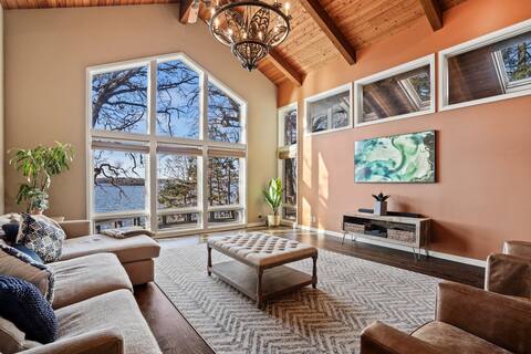 Mariner Harbor Lake Home: 5BR, Pontoon, Beach