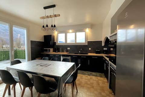 Housing 120 m²,  4 rooms, 8 people in Albertville