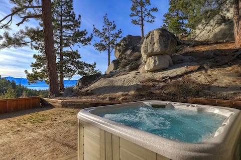 Luxury 4BR | BBQ, Hot Tub & Lake Views | Sleeps 8