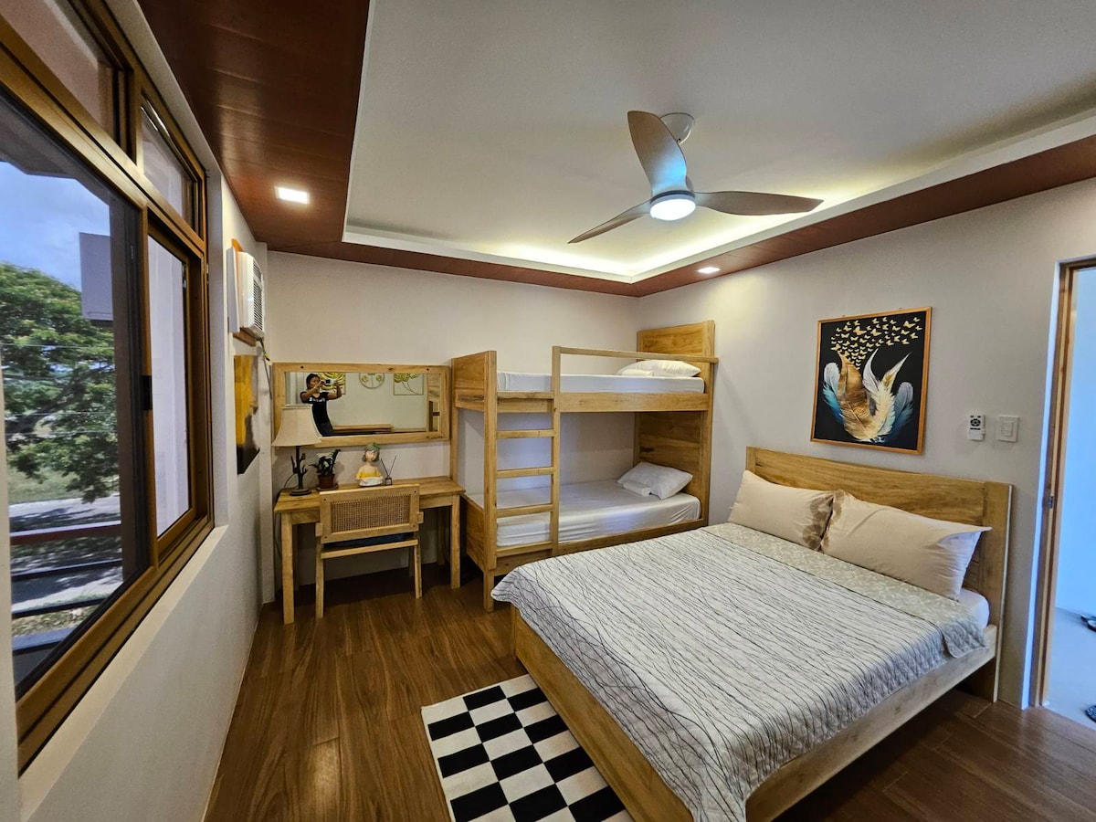 חדר 2
מתאים ל -4 -5pax
עם עוד פוטון אחד