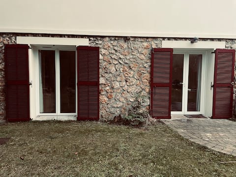 Independent studio close to the banks of the Oise