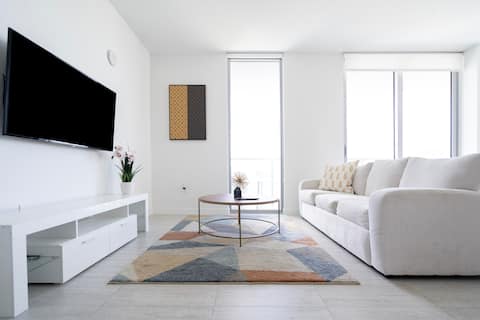 Top Airbnb: Walk to Design District, Pool and Gym Access in Baypoint