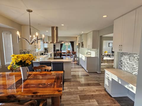 Westham Island getaway with hot tub and fire pit!