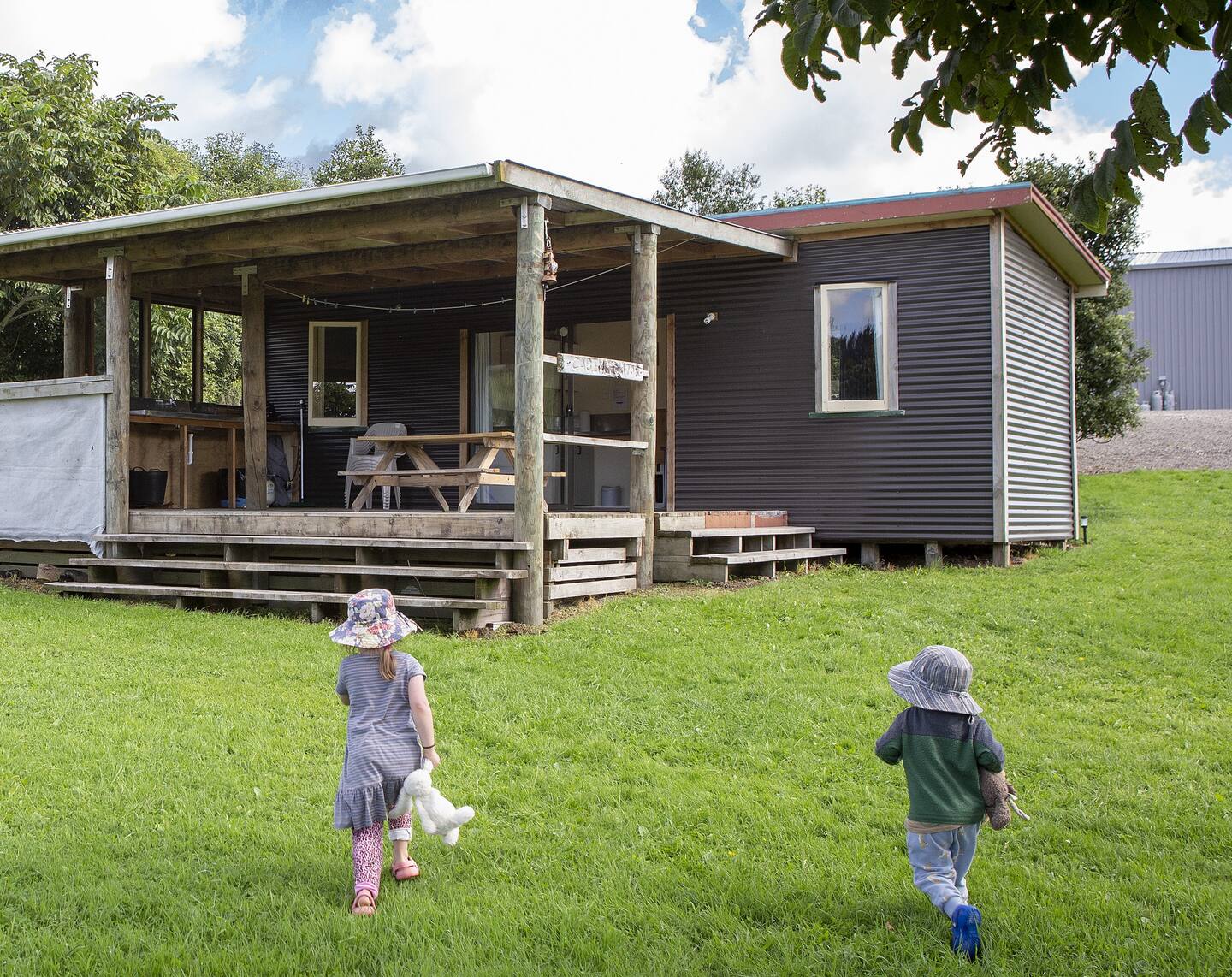 Warm & Welcoming Pheasant Cabin 5
