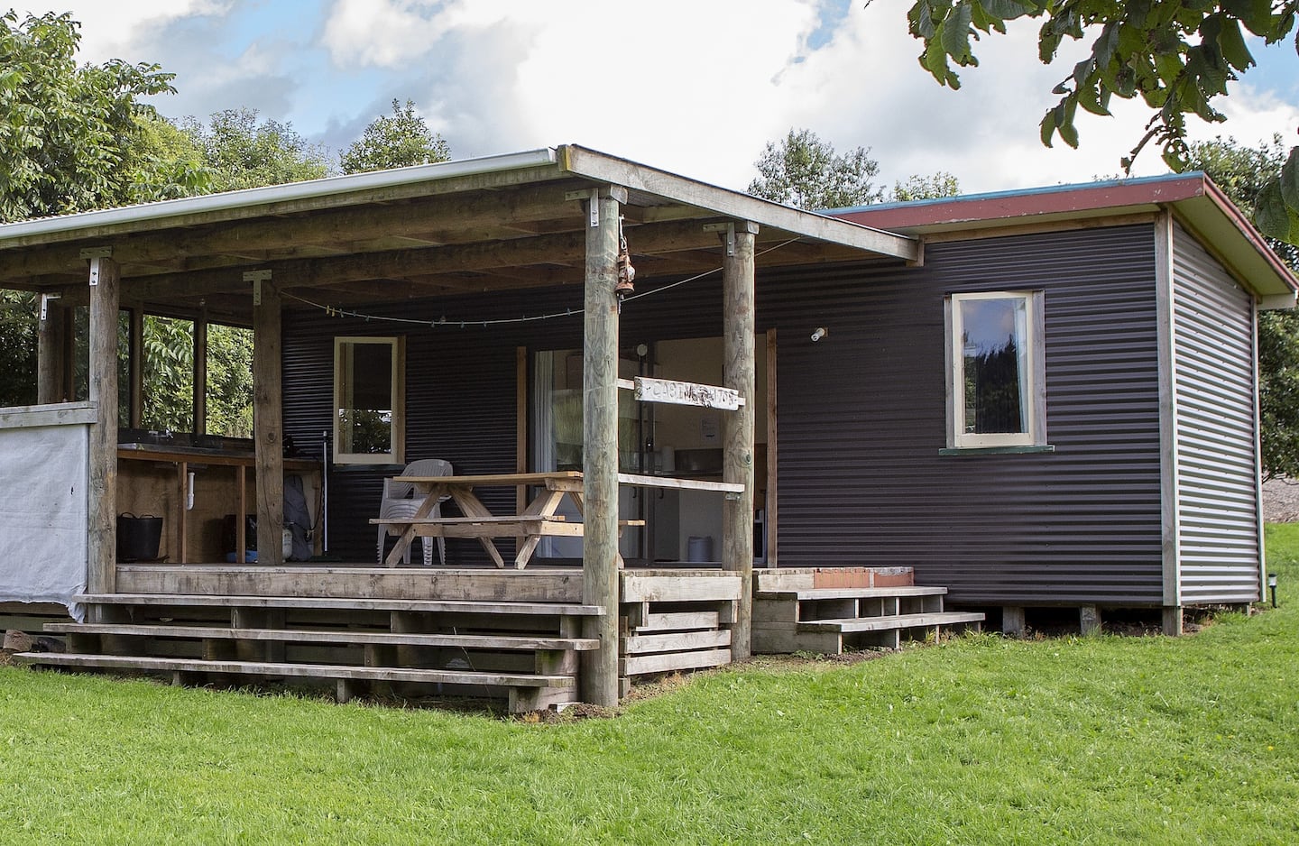 Warm & Welcoming Pheasant Cabin 1