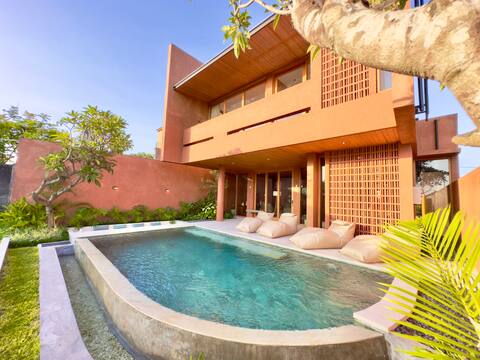 The Hum Villa | 3BDR villa close to Nyanyi Beach!