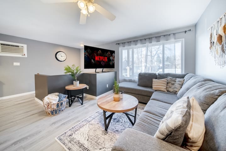 Cozy 2-BR, 2-Bath House. Near Polo Park&Airport