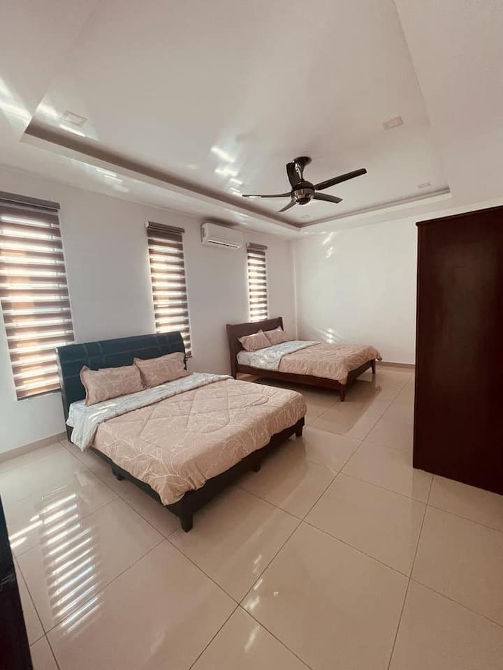 Chambre 3 : 2 lits Queen avec salle de bain privée
