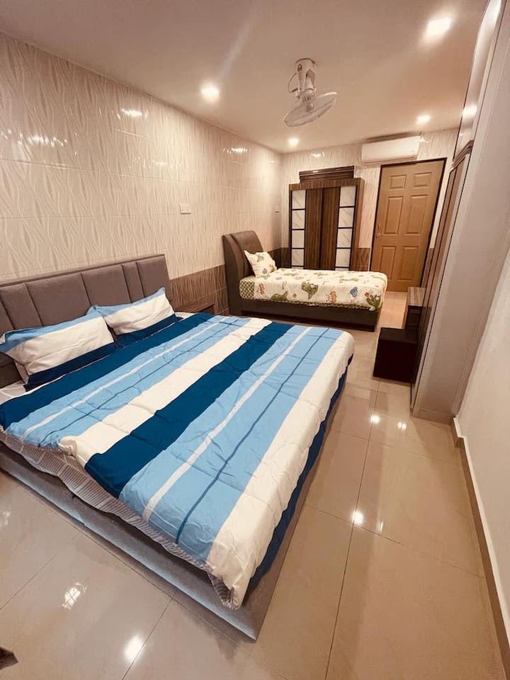 Chambre 5 : 1 lit King Size + 1 lit simple