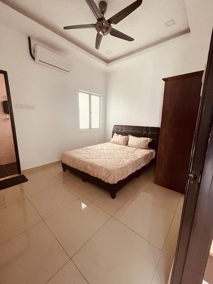 Chambre Chambre 4 : 1 Lit Queen avec salle de bain privée