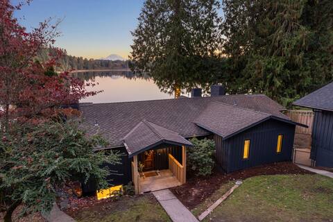 Lakefront | Mt. View | Hot Tub| King Bed| Fire Pit