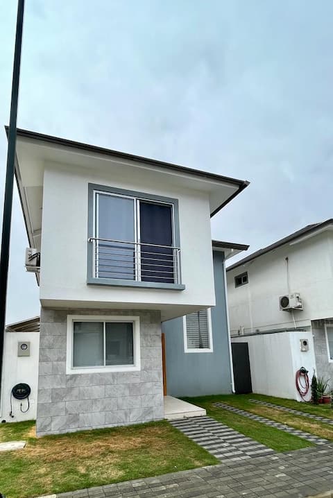 Entire home in La Aurora.