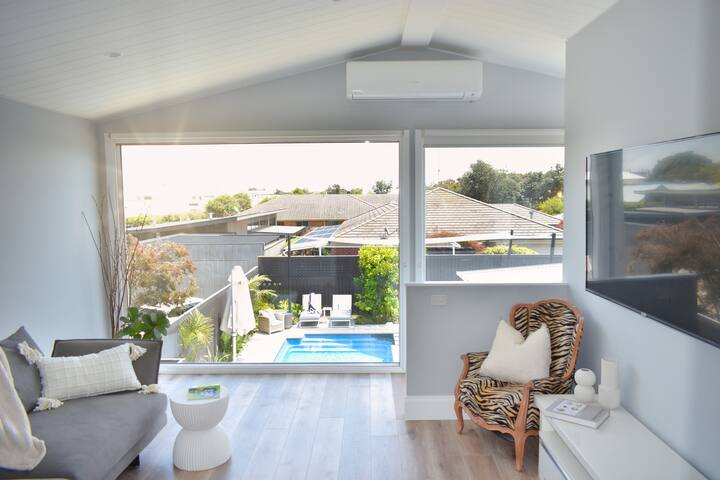 Beach, Pool or Spa? You choose! gallery image 3