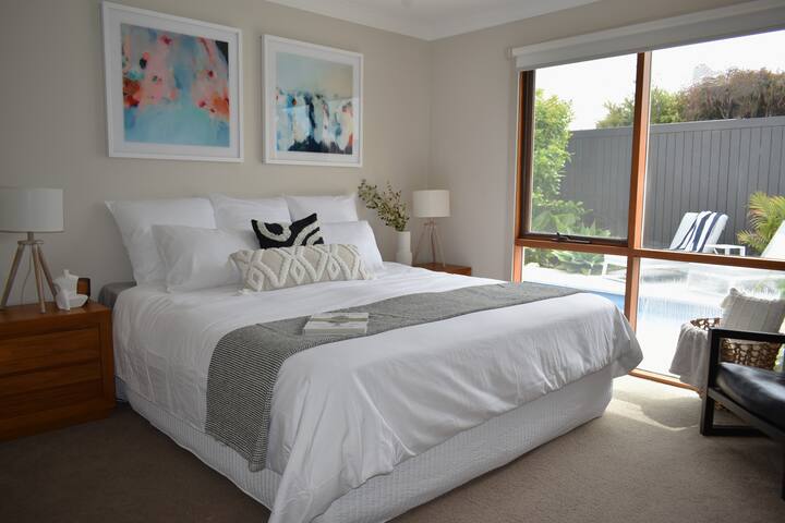 Beach, Pool or Spa? You choose! gallery image 5