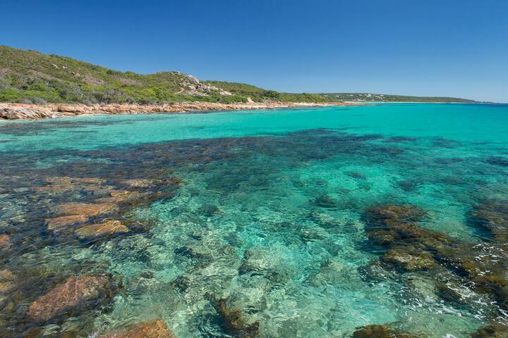 Dandjoo – hot tub, fire pit, outdoor entertainment gallery image 3