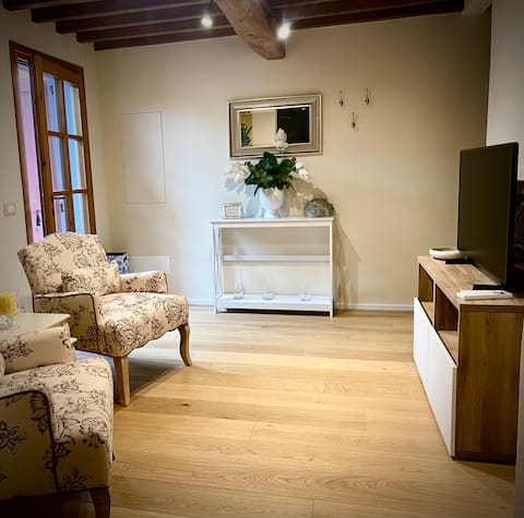Popular Airbnb listing: La Casina nel Borgo apartment in Greve In Chianti