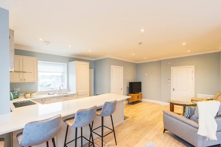 Top Floor Apartment W/ Sea Views - Skerries