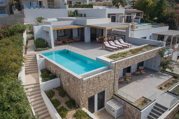 Villa Alina, Plakias w/ infinity pool & seaview gallery image 2