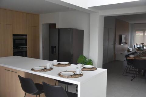 Renovated Bel-étage riding house with balcony