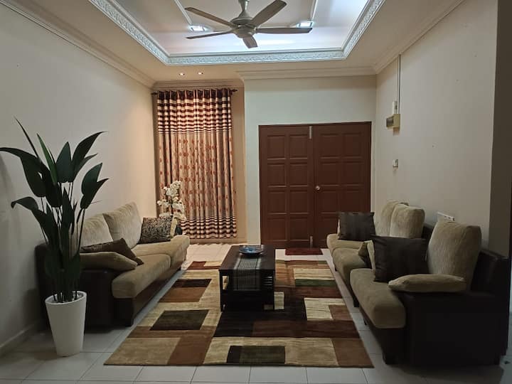 Homestay Nurul Kuantan (5 Bedrooms Fully Aircond) - Balok