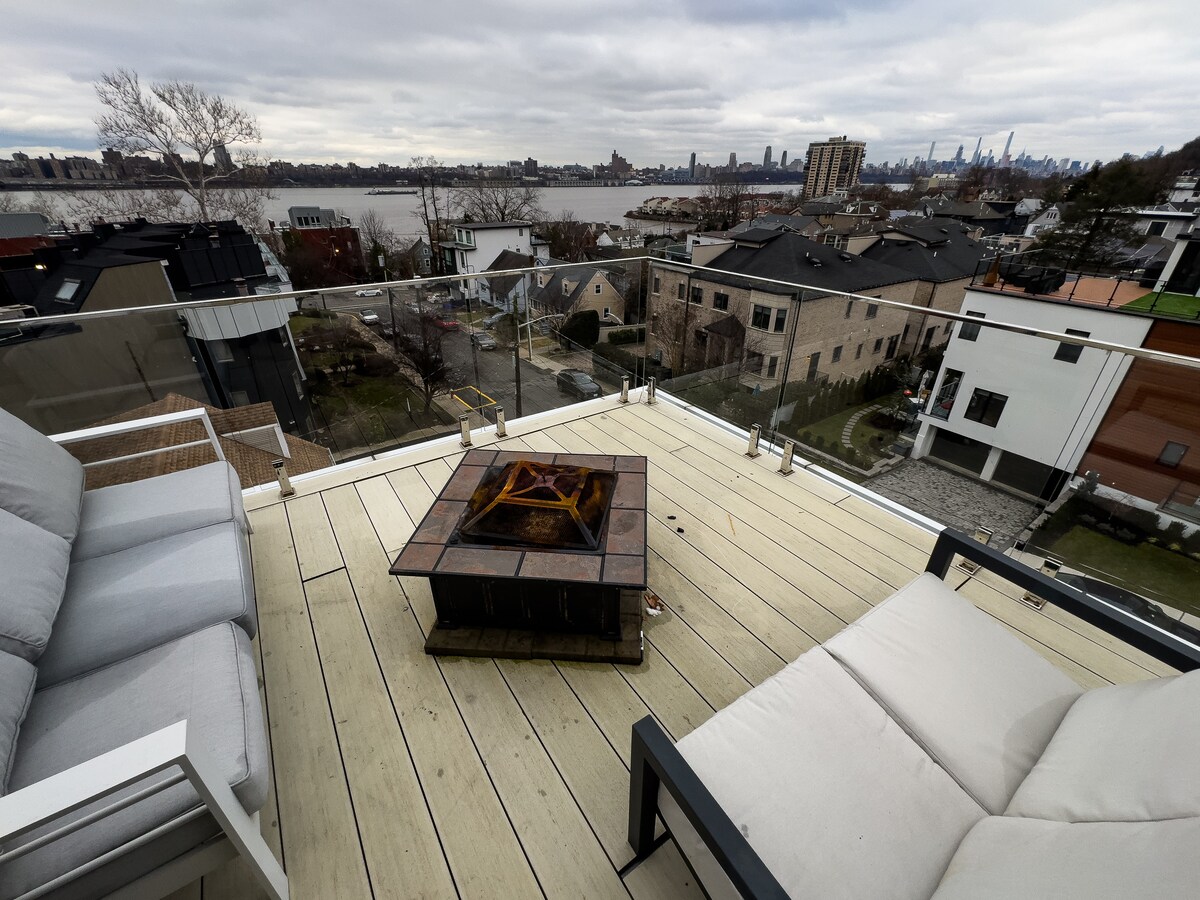 Luxury 4BD w/Rooftop Deck. Steps 2 NYC Views! Houses for Rent in