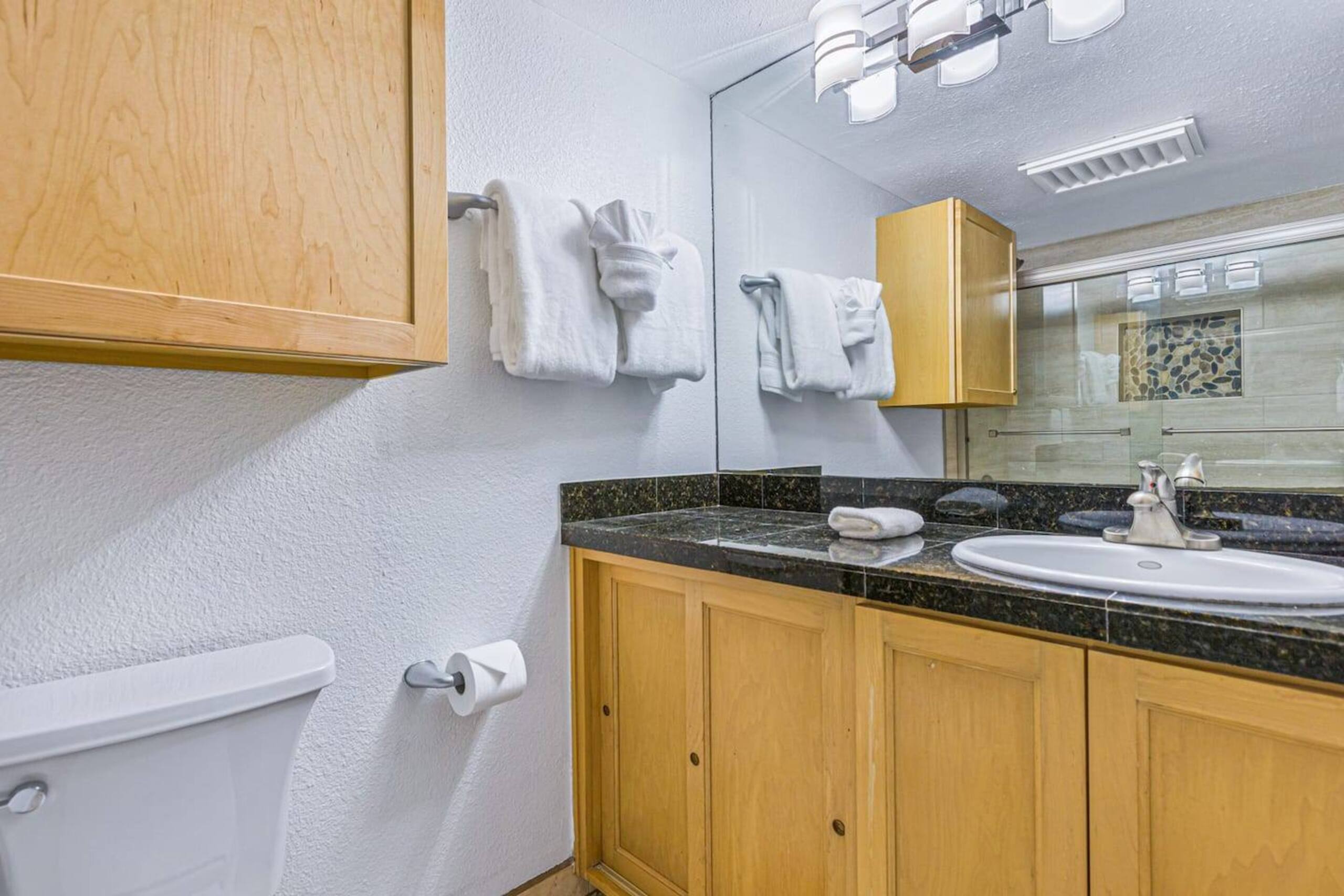 Condo in Kihei · ★4.84 · 1 bedroom · 2 beds · 2 private baths - Image 20