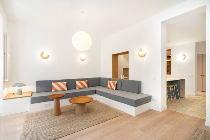 Chueca Fuencarral 12 pax – 5 Bdrms 5 Baths gallery image 2