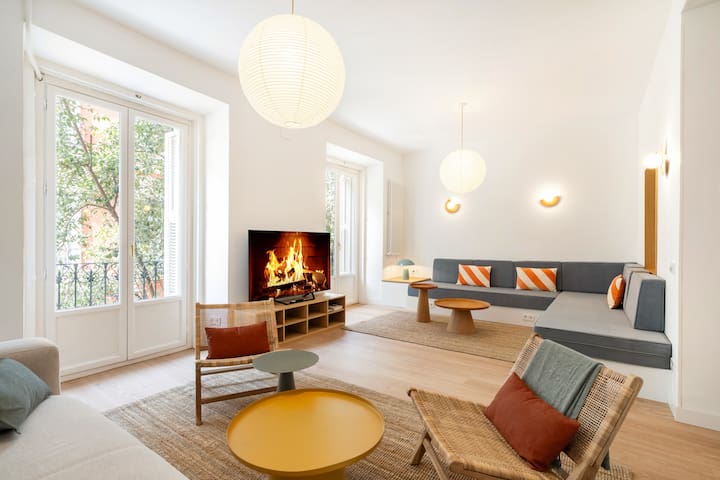 Chueca Fuencarral 12 pax – 5 Bdrms 5 Baths