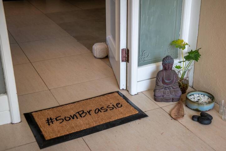 Lovely Home with Pool & Jacuzzi, 3 km from Beach! gallery image 2