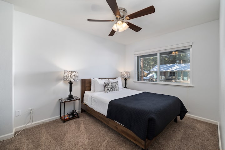 Ski Run Blvd | 2br Family Suite + Easy Check-in - Lake Tahoe
