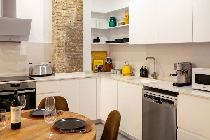 Luxury 3 Bedroom Apt Garden Terrace beach location gallery image 5