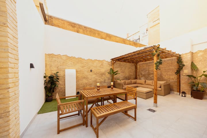 Luxury 3 Bedroom Apt Garden Terrace beach location gallery image 4