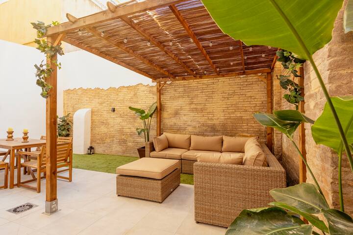 Luxury 3 Bedroom Apt Garden Terrace beach location gallery image 3