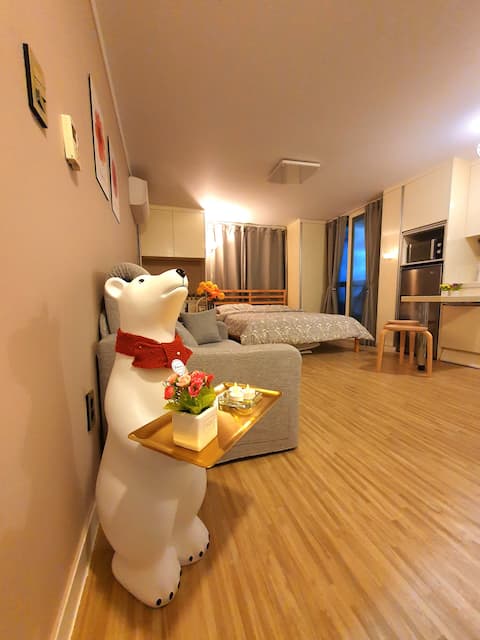 [Open Sale] 30 seconds walk from Hongdae Main Street, Lovely House