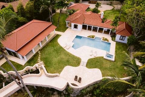 Secluded Beachfront hideaway