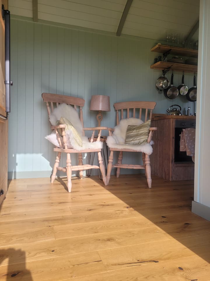 Shepherds Hut In The South Downs - Shorthorn - South Downs