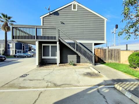 2 BDR Condo | WFH | Parking